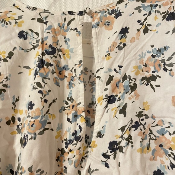 Abercrombie & Fitch Floral Blouse in Cream and Blue - Picture 4 of 6